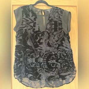 Simply Vera Sheer & Velvet Black Short Sleeve Top – Size Large